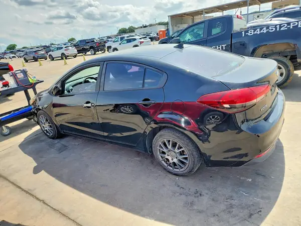 3KPFK4A73JE240871 2018 KIA FORTE - Image 2