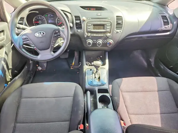 3KPFK4A73JE240871 2018 KIA FORTE - Image 8