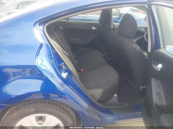 3KPFK4A73JE241664 2018 KIA FORTE - Image 8