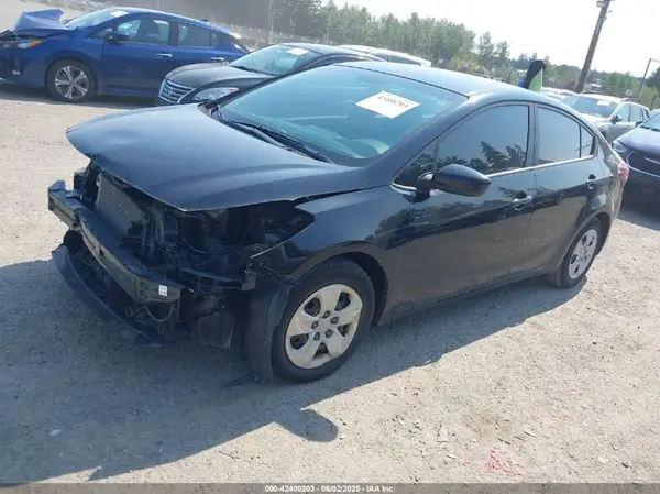 3KPFK4A73JE243513 2018 KIA FORTE - Image 2