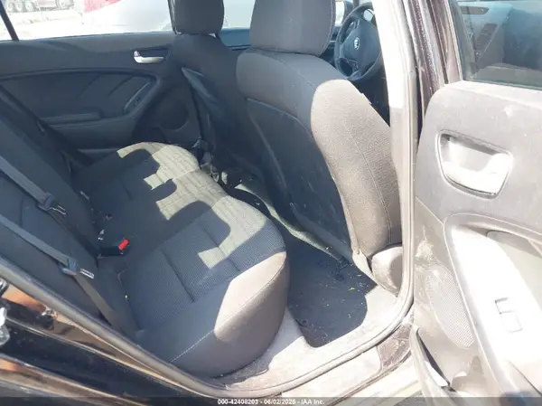 3KPFK4A73JE243513 2018 KIA FORTE - Image 8