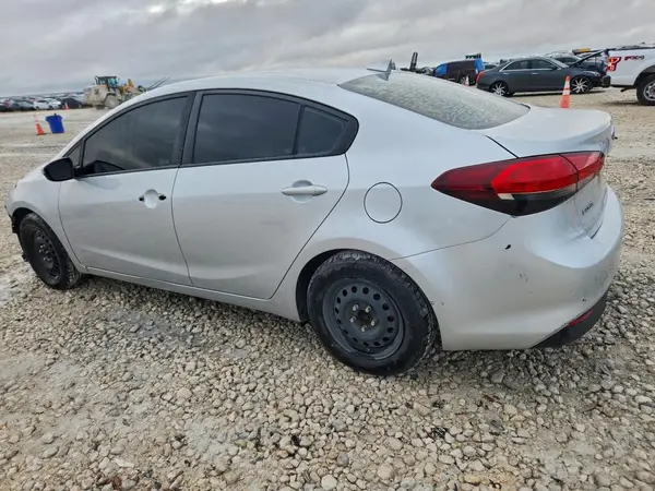 3KPFK4A73JE243902 2018 KIA FORTE - Image 2