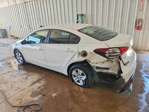 3KPFK4A73JE244340 2018 KIA FORTE - Image 2