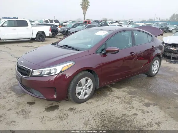 3KPFK4A73JE245066 2018 KIA FORTE - Image 2