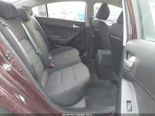 3KPFK4A73JE245066 2018 KIA FORTE - Image 8