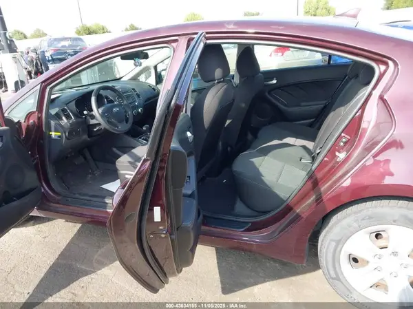 3KPFK4A73JE245150 2018 KIA FORTE - Image 8