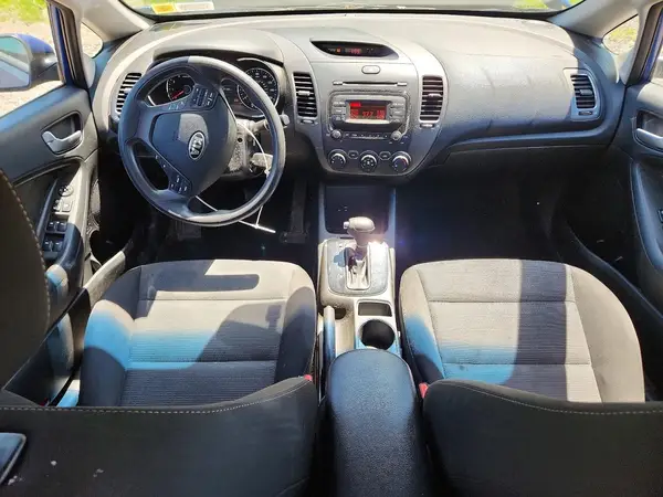 3KPFK4A73JE245844 2018 KIA FORTE - Image 8