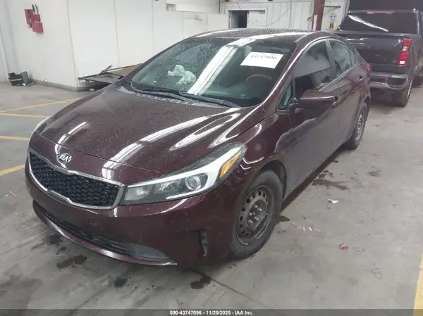 3KPFK4A73JE246184 2018 KIA FORTE - Image 2