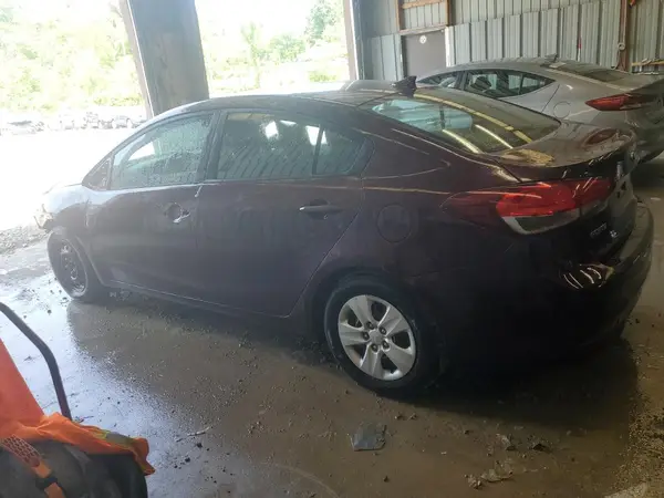 3KPFK4A73JE246668 2018 KIA FORTE - Image 2