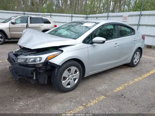 3KPFK4A73JE246850 2018 KIA FORTE - Image 2