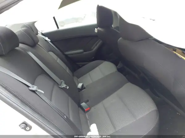 3KPFK4A73JE246850 2018 KIA FORTE - Image 8
