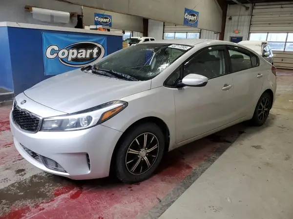 3KPFK4A73JE247805 2018 KIA FORTE - Image 1