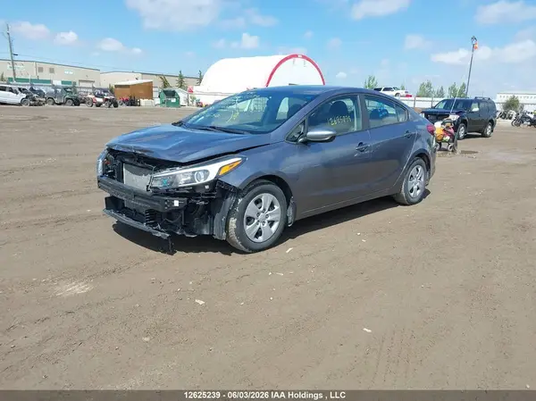 3KPFK4A73JE251997 2018 KIA FORTE - Image 2