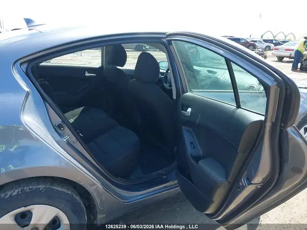 3KPFK4A73JE251997 2018 KIA FORTE - Image 8