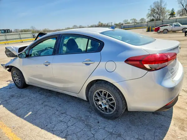 3KPFK4A73JE252728 2018 KIA FORTE - Image 2