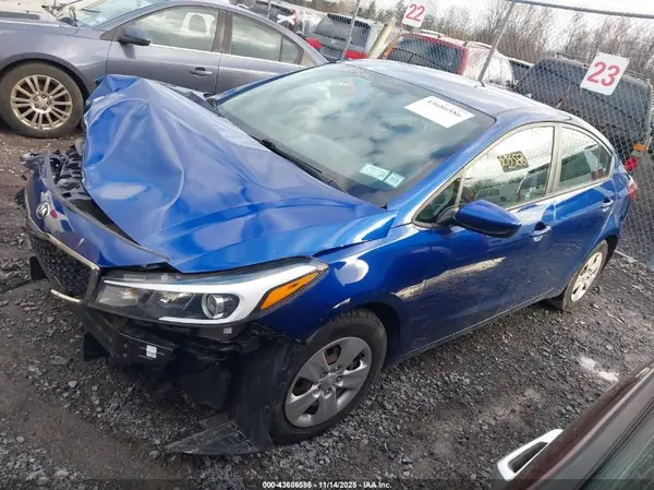 3KPFK4A73JE255290 2018 KIA FORTE - Image 2