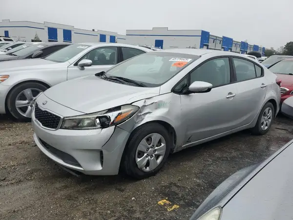 3KPFK4A73JE255838 2018 KIA FORTE - Image 1