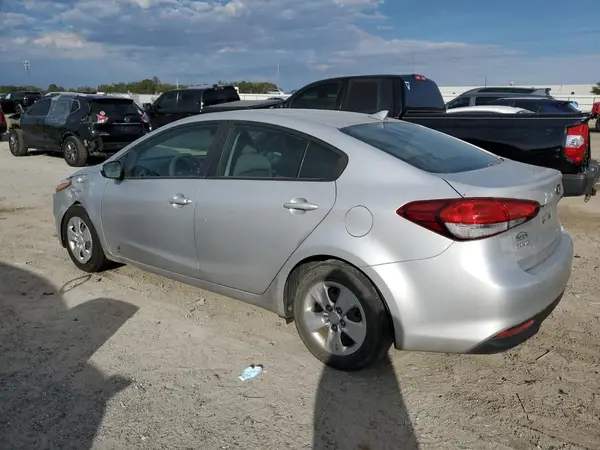 3KPFK4A73JE255838 2018 KIA FORTE - Image 2