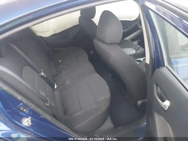 3KPFK4A73JE257010 2018 KIA FORTE - Image 8
