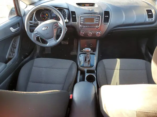 3KPFK4A73JE258240 2018 KIA FORTE - Image 8