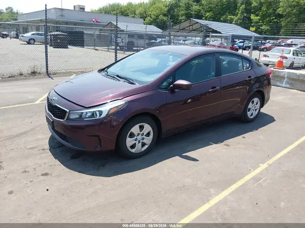 3KPFK4A73JE258383 2018 KIA FORTE - Image 2