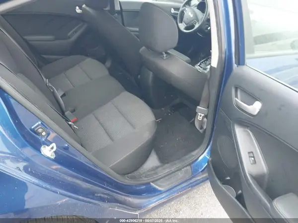 3KPFK4A73JE259422 2018 KIA FORTE - Image 8