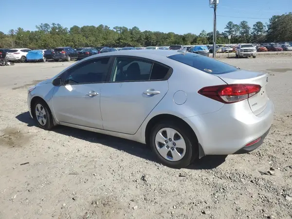 3KPFK4A73JE260070 2018 KIA FORTE - Image 2