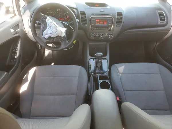 3KPFK4A73JE260070 2018 KIA FORTE - Image 8