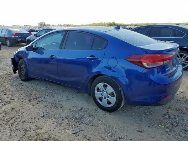 3KPFK4A73JE262174 2018 KIA FORTE - Image 2