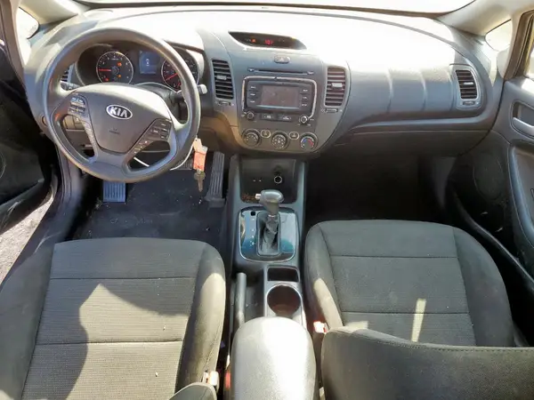 3KPFK4A73JE262174 2018 KIA FORTE - Image 8