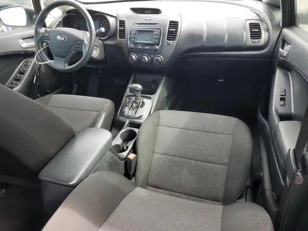 3KPFK4A73JE266323 2018 KIA FORTE - Image 8