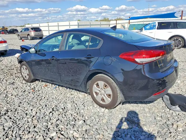 3KPFK4A73JE268718 2018 KIA FORTE - Image 2