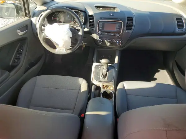 3KPFK4A73JE268718 2018 KIA FORTE - Image 8