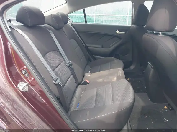 3KPFK4A73JE269061 2018 KIA FORTE - Image 8