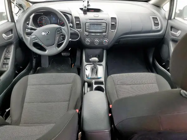 3KPFK4A73JE269187 2018 KIA FORTE - Image 8