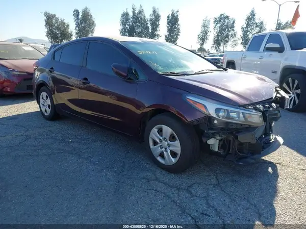 3KPFK4A73JE269903 2018 KIA FORTE - Image 1