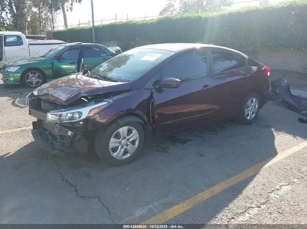 3KPFK4A73JE269903 2018 KIA FORTE - Image 2