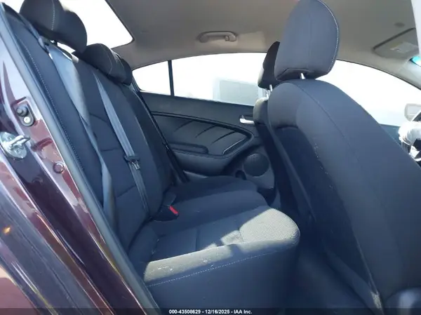 3KPFK4A73JE269903 2018 KIA FORTE - Image 8
