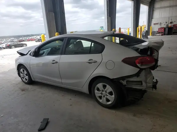 3KPFK4A73JE270033 2018 KIA FORTE - Image 2