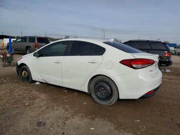3KPFK4A73JE270145 2018 KIA FORTE - Image 2