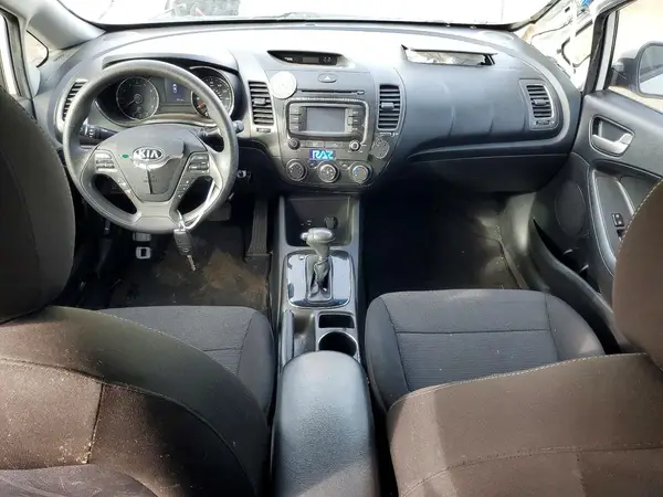 3KPFK4A73JE270145 2018 KIA FORTE - Image 8