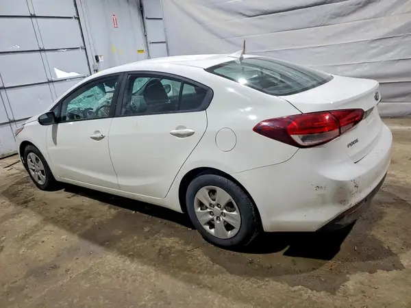 3KPFK4A73JE270288 2018 KIA FORTE - Image 2
