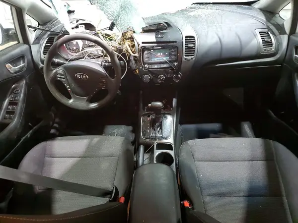 3KPFK4A73JE270288 2018 KIA FORTE - Image 8