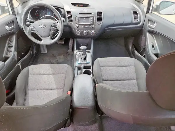 3KPFK4A73JE270971 2018 KIA FORTE - Image 8