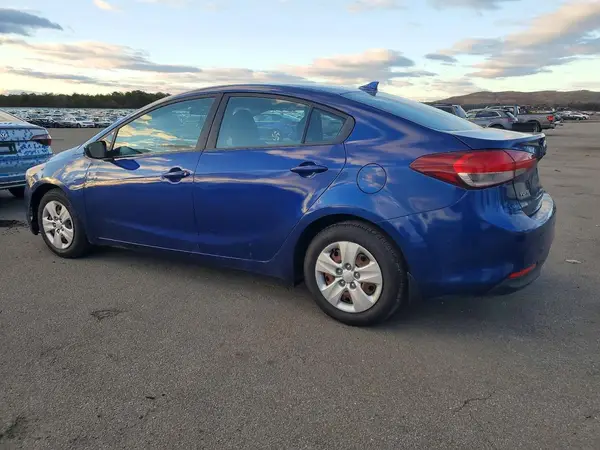 3KPFK4A73JE271165 2018 KIA FORTE - Image 2