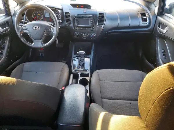 3KPFK4A73JE271165 2018 KIA FORTE - Image 8