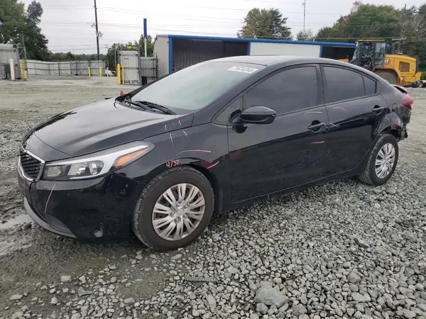 3KPFK4A73JE271215 2018 KIA FORTE - Image 1
