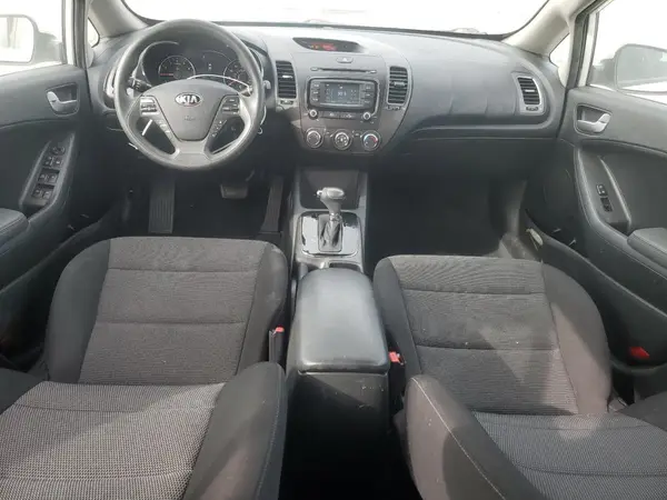 3KPFK4A73JE271571 2018 KIA FORTE - Image 8