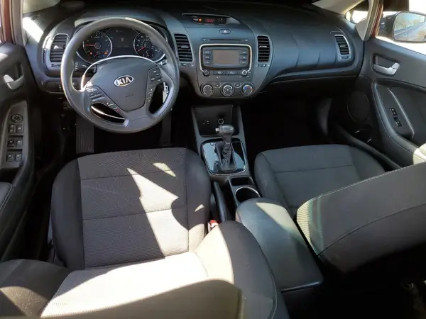 3KPFK4A73JE271893 2018 KIA FORTE - Image 8
