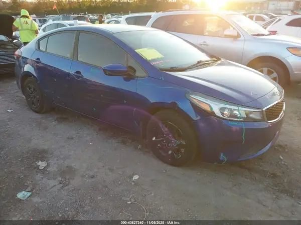 3KPFK4A73JE272493 2018 KIA FORTE - Image 1